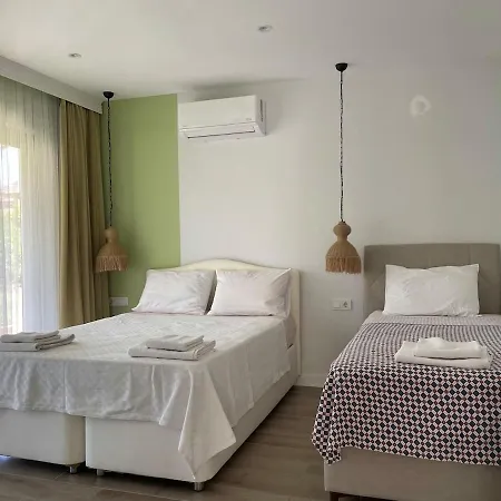 Luxury With Pool In 马尔马里斯