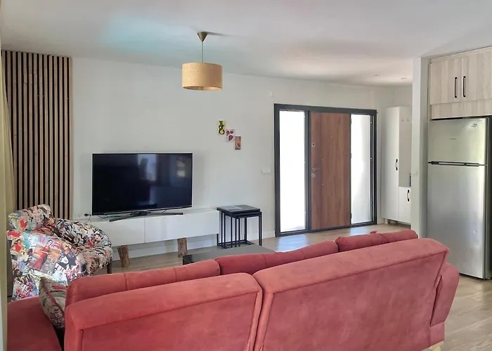 Luxury With Pool In * מרמריס