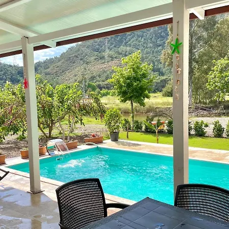 Vilă Luxury With Pool In *