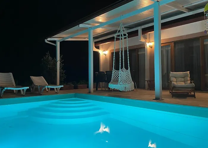Vila Luxury With Pool In
