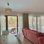 Βίλα Luxury With Pool In Μαρμαρίς