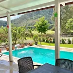 Βίλα Luxury With Pool In *